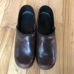 LL Bean brown leather clogs